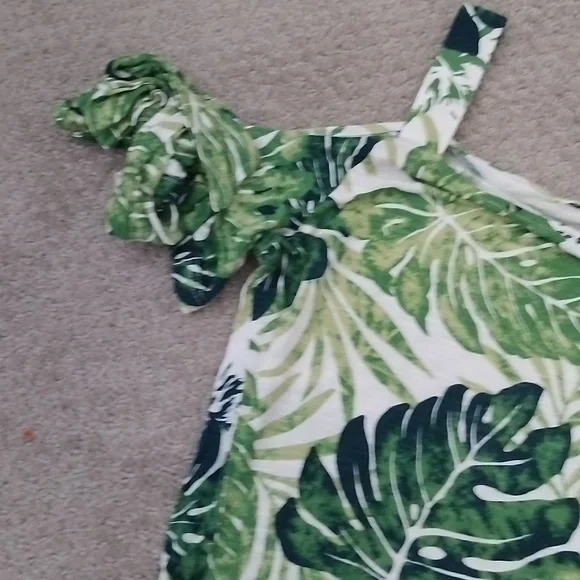 Green top - Picture 8 of 11